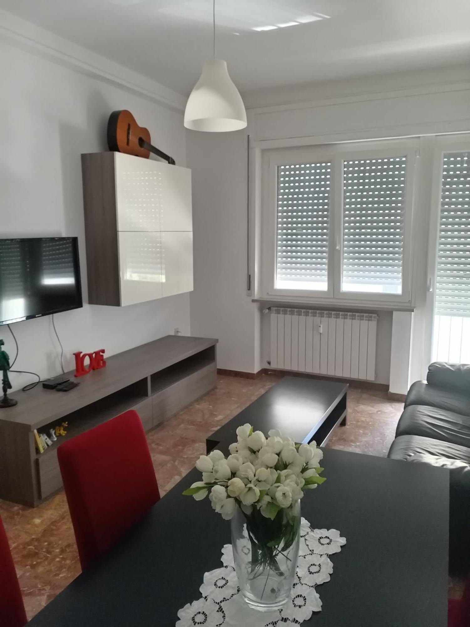 Love House - Apartment On The Beach Pescara Bagian luar foto